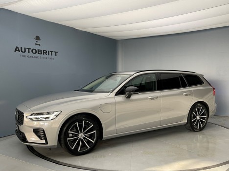 VOLVO V60 T6 eAWD Plug in...