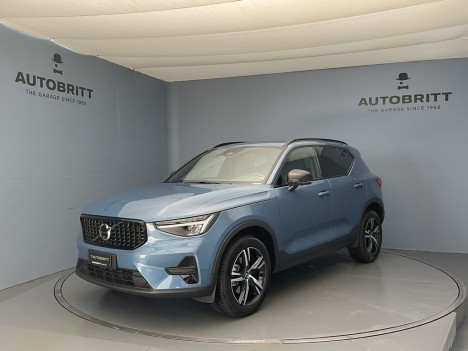 VOLVO XC40 2.0 B3 MH Plus Dark