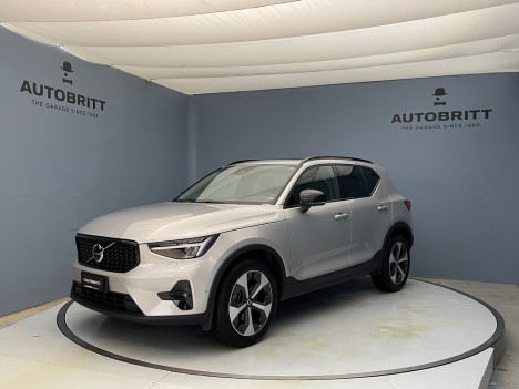 VOLVO XC40 2.0 B3 MH Plus Dark
