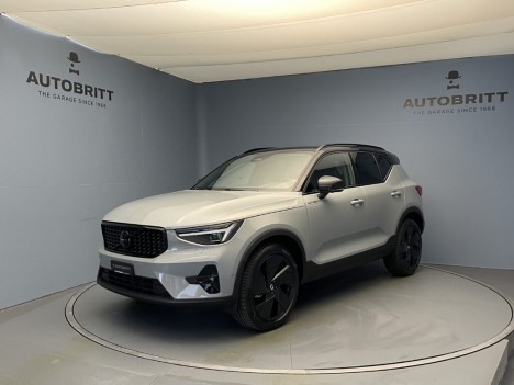 VOLVO XC40 2.0 B4 MH Black...