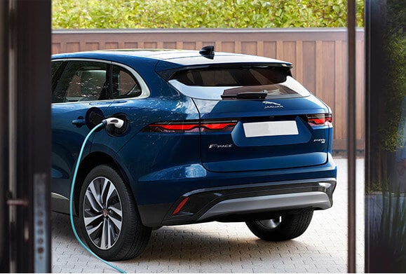 DECOUVREZ LA NOUVELLE JAGUAR F-PACE Dès CHF 53'210.-*