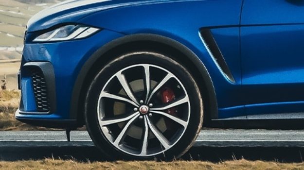 Changement de roues pour Jaguar chez Autobritt le 1er avril