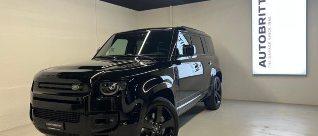 LAND ROVER Defender 110 3.0 D I6 300 X-Dynamic HSE